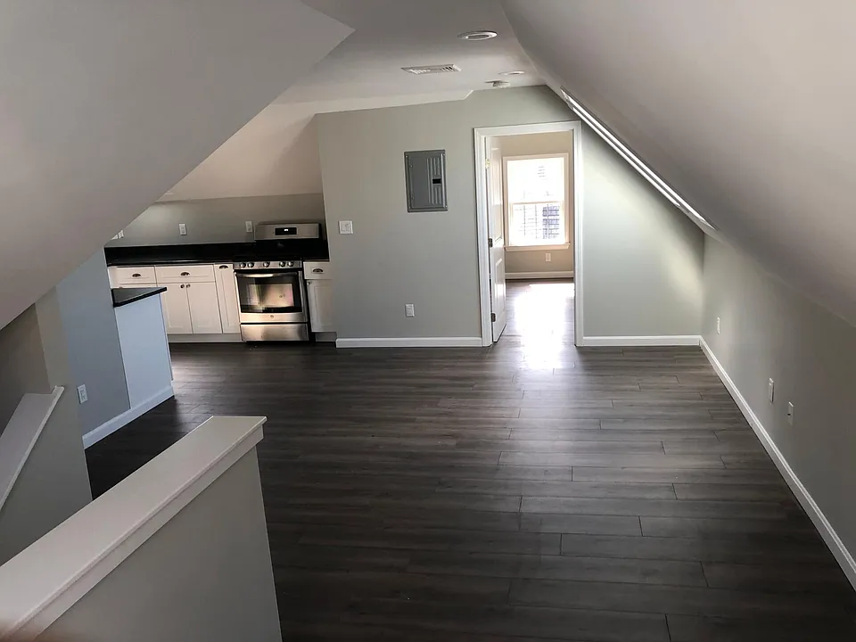 80 Elmgrove Ave #3