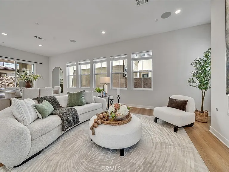 141 Edna Pkwy — Photo 23