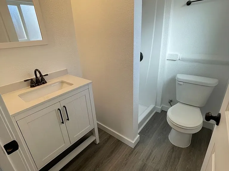 327 N 4th St #8 — Photo 6