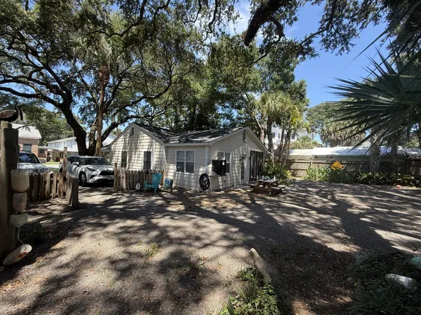2402 Hartnett Blvd, Isle Of Palms, SC 29451