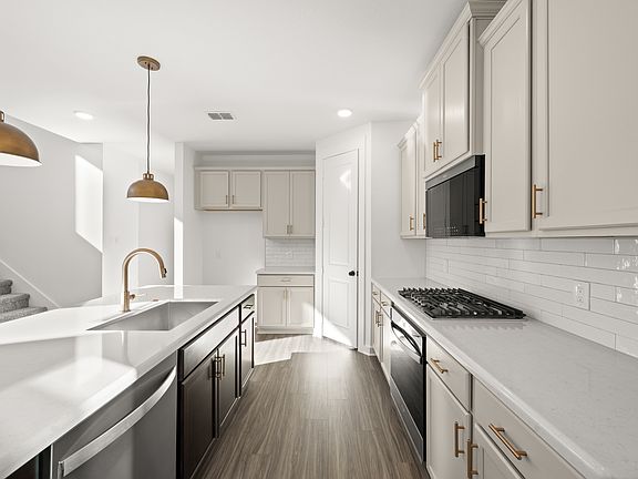 16_8728 Treeline- Kitchen-3