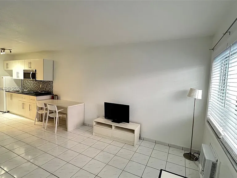 1234 Euclid Ave #4 — Photo 3