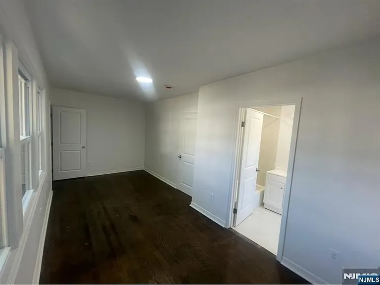298 Farrant Ter #1 — Photo 5