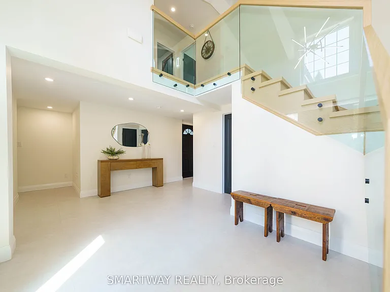 107 Campbell Cres — Photo 4