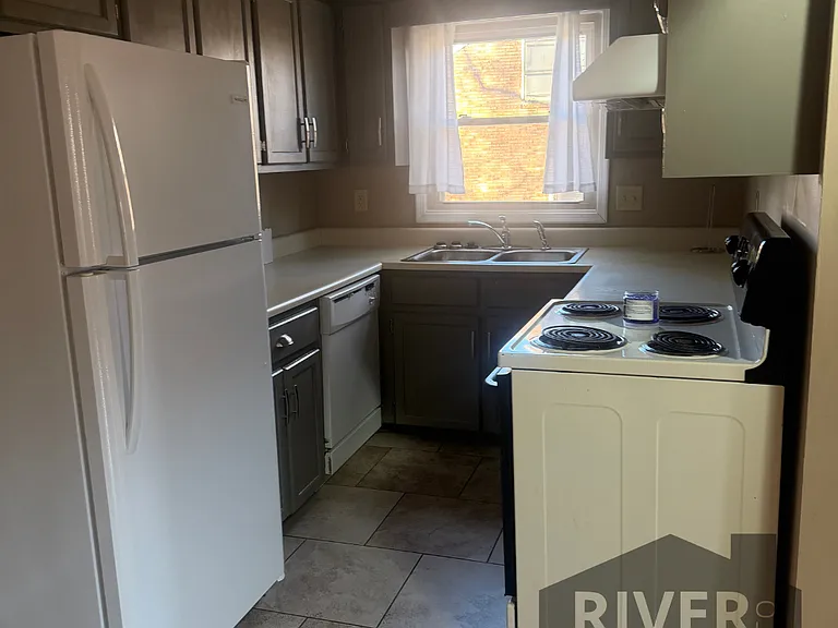 212 Woodcastle Dr — Photo 3