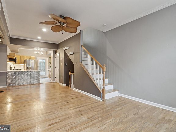 5th image of 872 N Stillman St