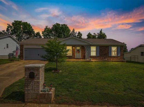 217 Kenwood St, Farmington, MO 63640