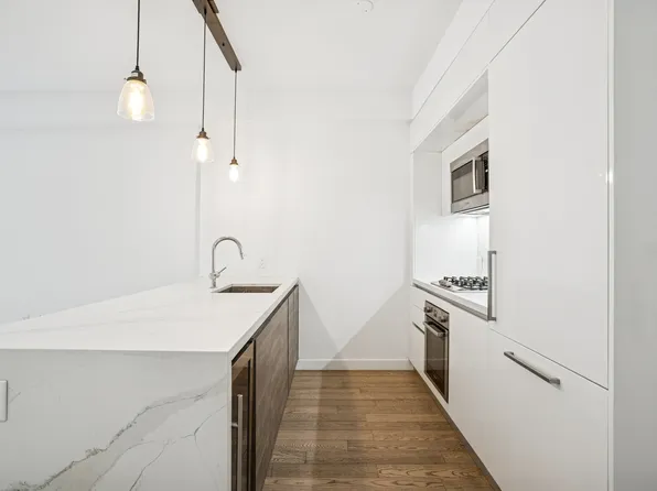 505 West 43rd Street image 4 of 16