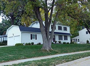 2 Bedford Ct, Iowa City, IA 52240