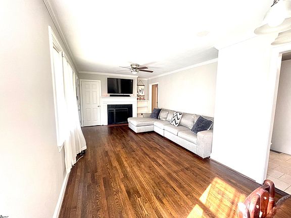 3rd image of 29 Mayflower Ave