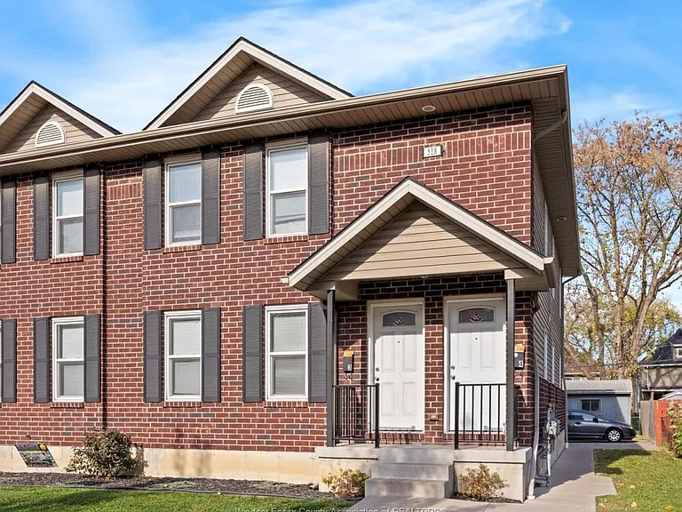 528 Chippawa St #1 — Photo 6