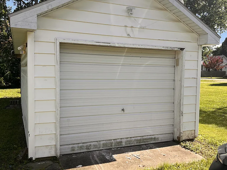 307 E Elm St — Photo 14