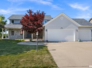 1609 W Fieldstone Ct, Chillicothe, IL 61523