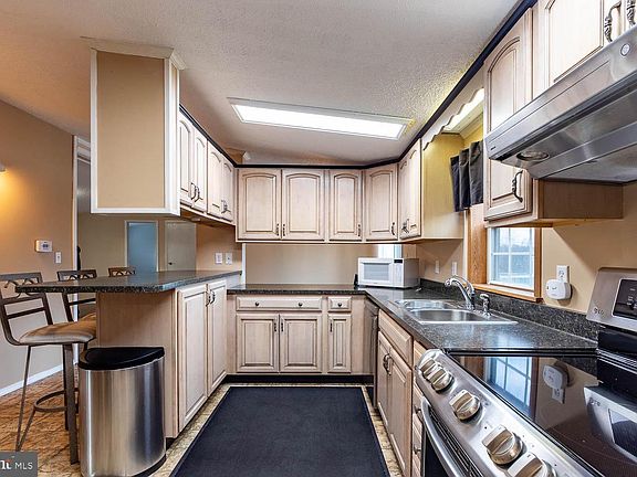 3rd image of 56 Dorthea Street Ext