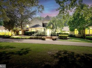 10 Tudor Ln, Moorestown, NJ 08057