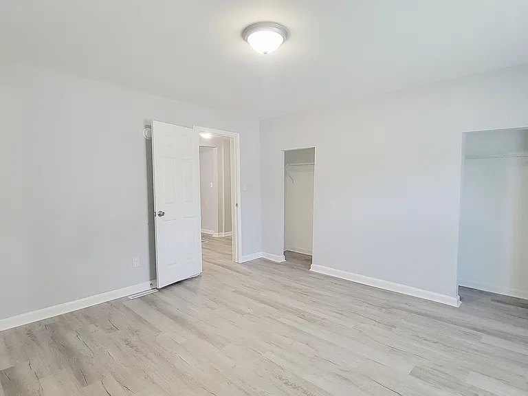 215 Foy Ave — Photo 5