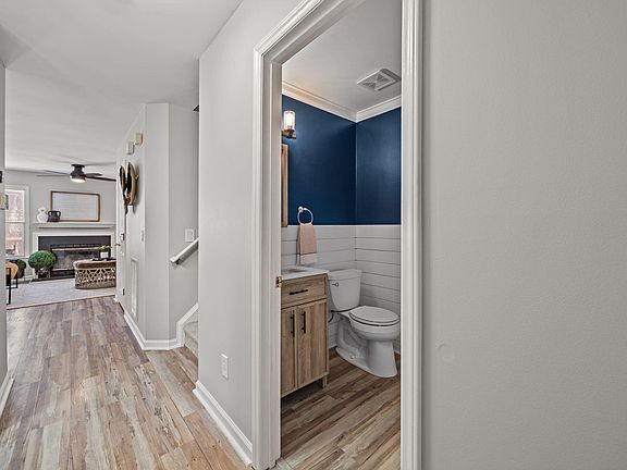 3rd image of 6036 Epping Forest Dr