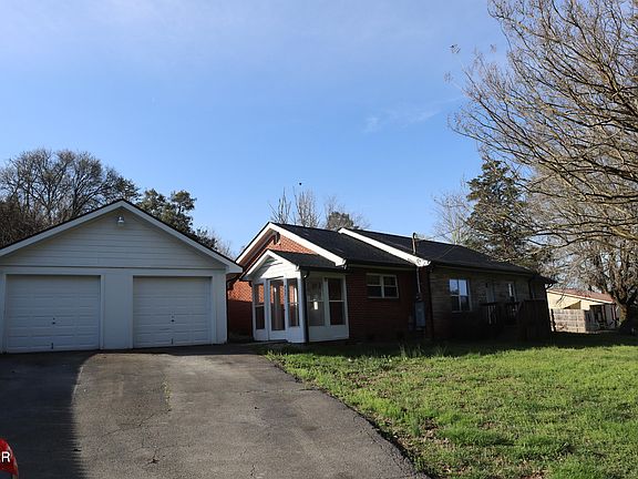 2nd image of 957 Thorngrove Pike