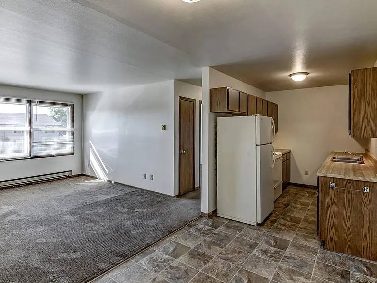 1117 Imperial Cir — Photo 2