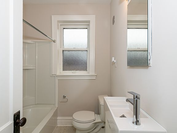 5th image of 1019 Art Hill Pl #1AD