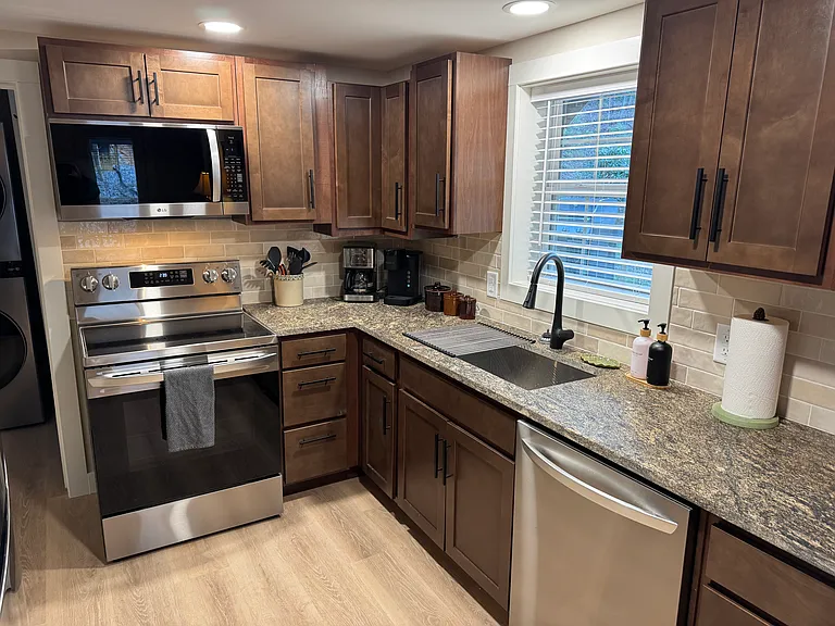 Southside Dr — Photo 10