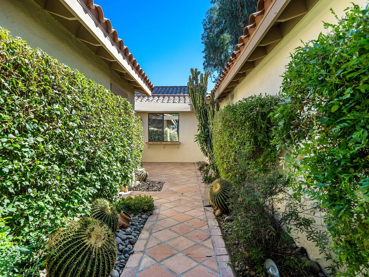 2 bed, 1303 sqft, $6,000 — Photo 4