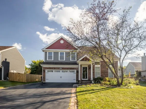 1575 Stockton Ln, Crystal Lake, IL 60014
