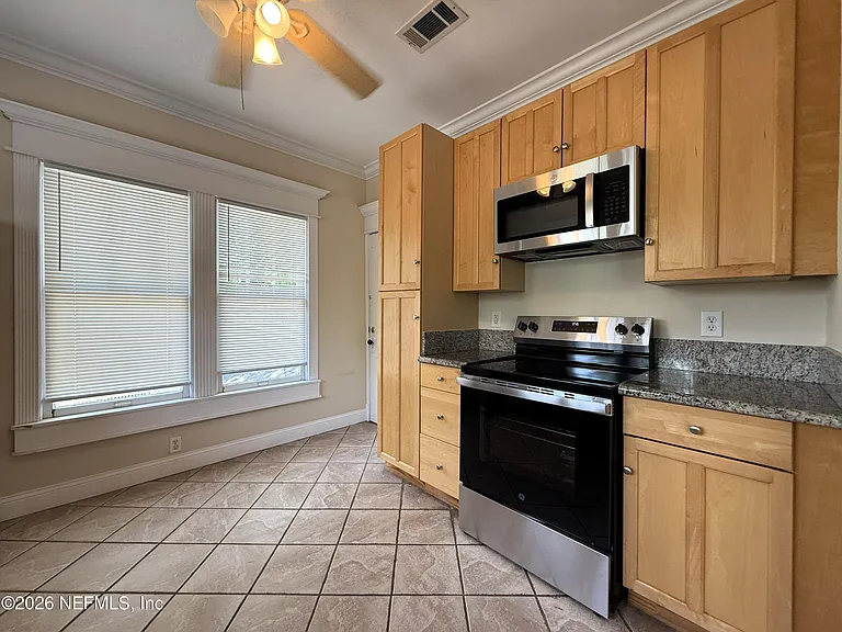 1329 Cherry St — Photo 8