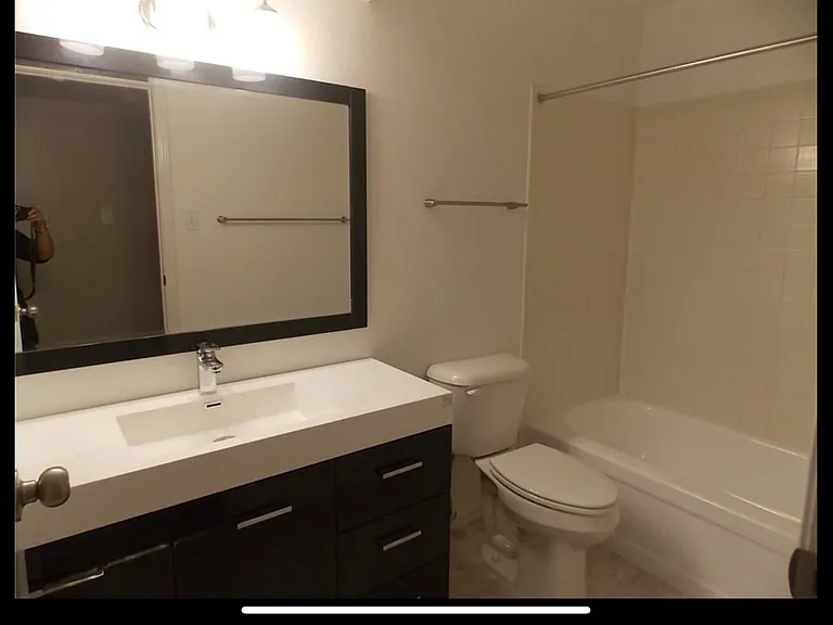 1644 Lomaland Dr #108 — Photo 9