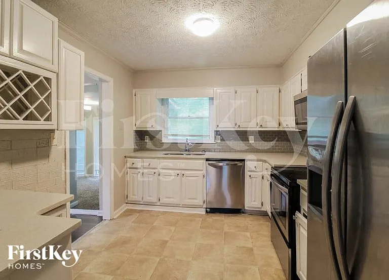 732 Harness Ct — Photo 4