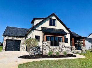 6554 Blackthorn Dr, Demotte, IN 46310