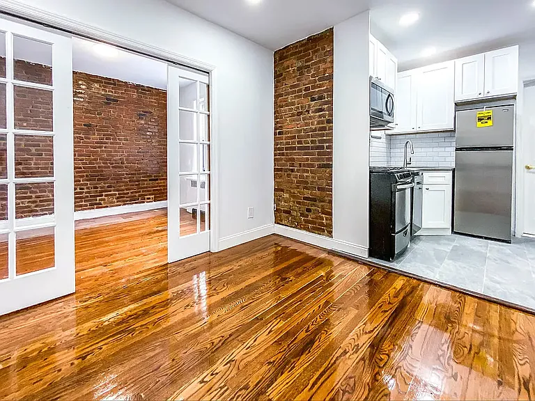3111 Crescent St #D7 — Photo 6