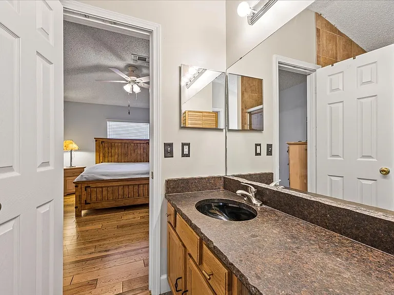 1073 Stocks St — Photo 23