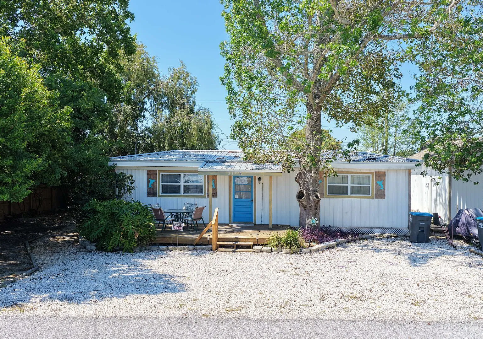 Just 0.3 Miles from the Beach 3BR/2BA with Utilities Included — Photo 2