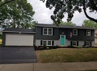 60 Buttonwood Dr, Hilton, NY 14468