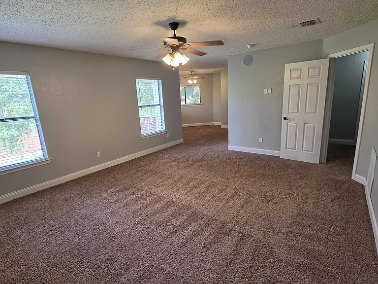 6511 White Oaks Ln — Photo 21