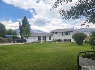 111 Hickok Ave, Mackay, ID 83251