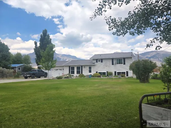 111 Hickok Ave, Mackay, ID 83251