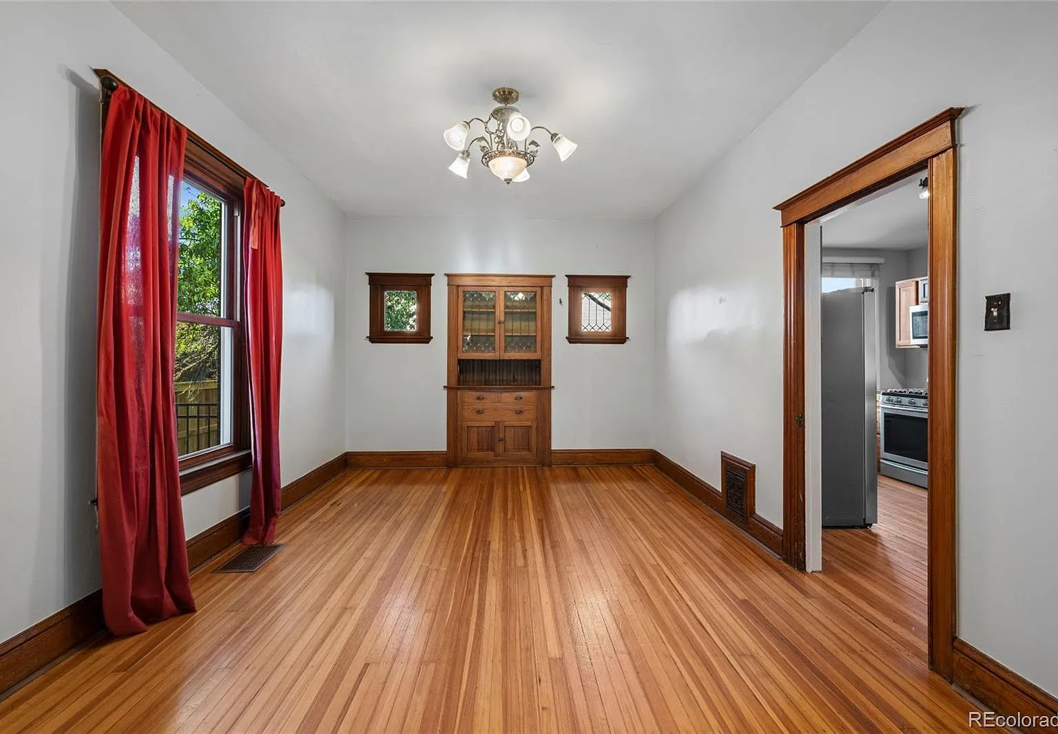 3 bed, 2.5 bath, 2016 sqft, $3,400 — Photo 4