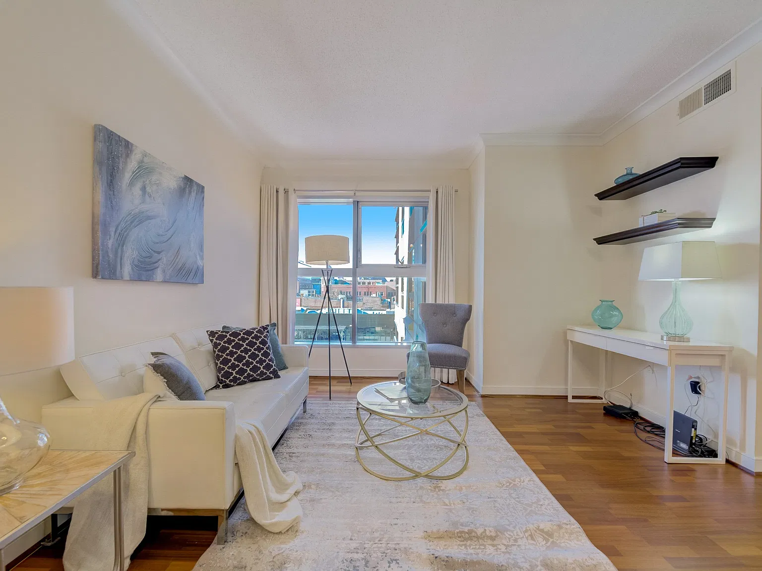 1 bed, 787 sqft, $2,300 — Photo 2