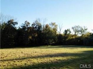 220 Wellington Dr, Fairfield, CT 06824