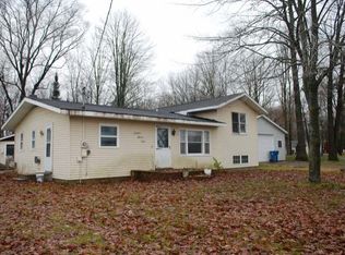 746 Pleasant Shores St, Gladwin, MI 48624