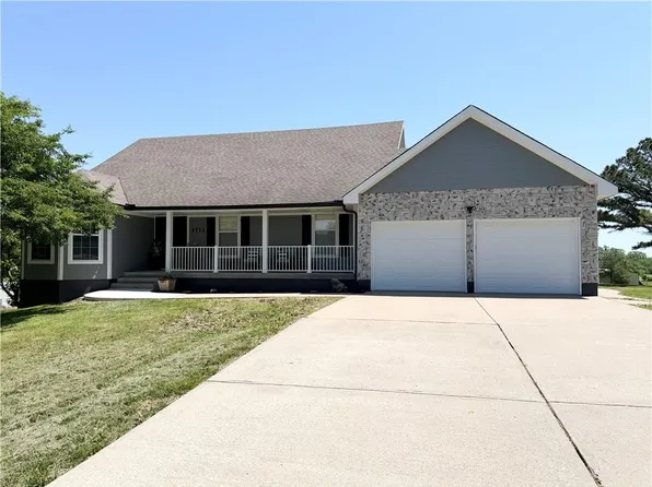 3711 S Rust Rd, Grain Valley, MO 64029
