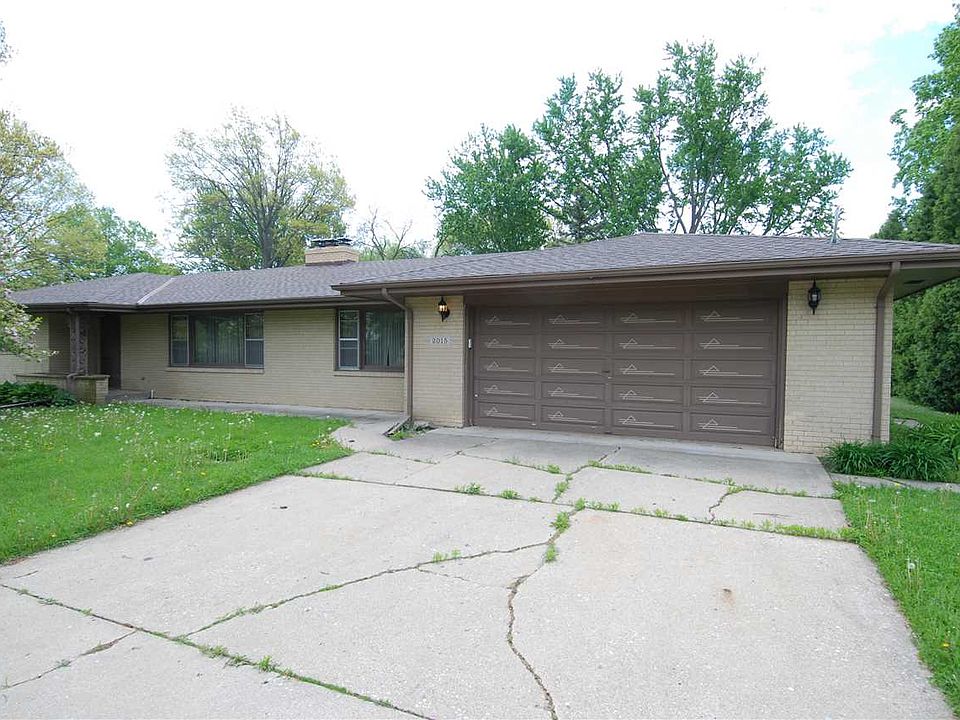 1st image of 2015 Edgebrook Dr