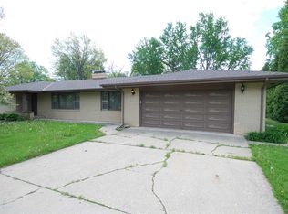 2015 Edgebrook Dr, Rockford, IL 61107