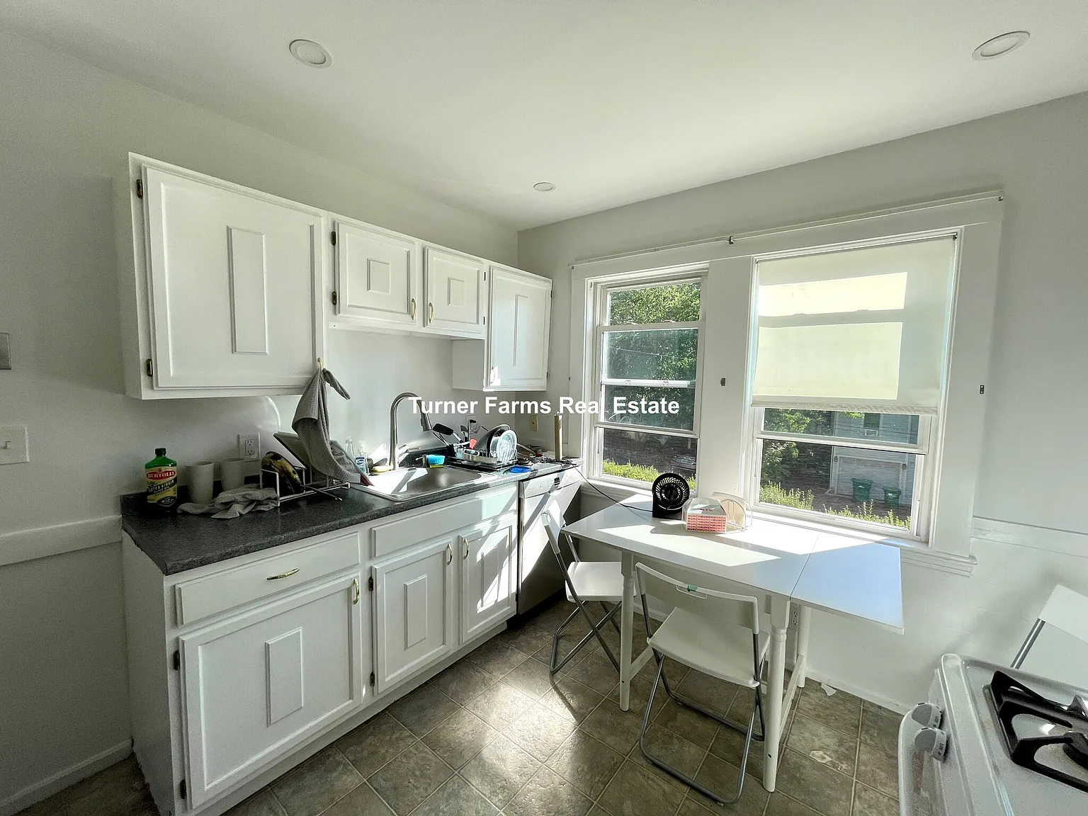 5 bed, 9999 sqft, $7,500 — Photo 1