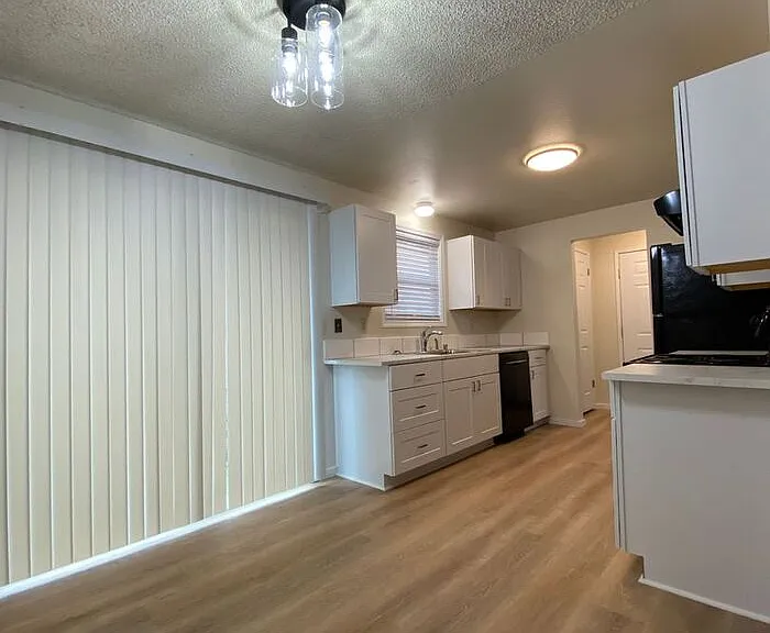 8405 S D St — Photo 2