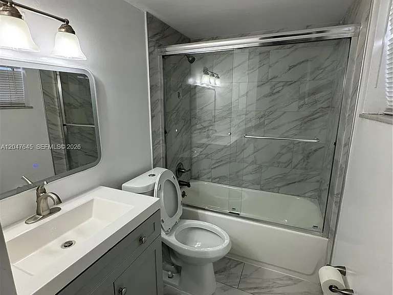 1933 SW 7th St #504 — Photo 34