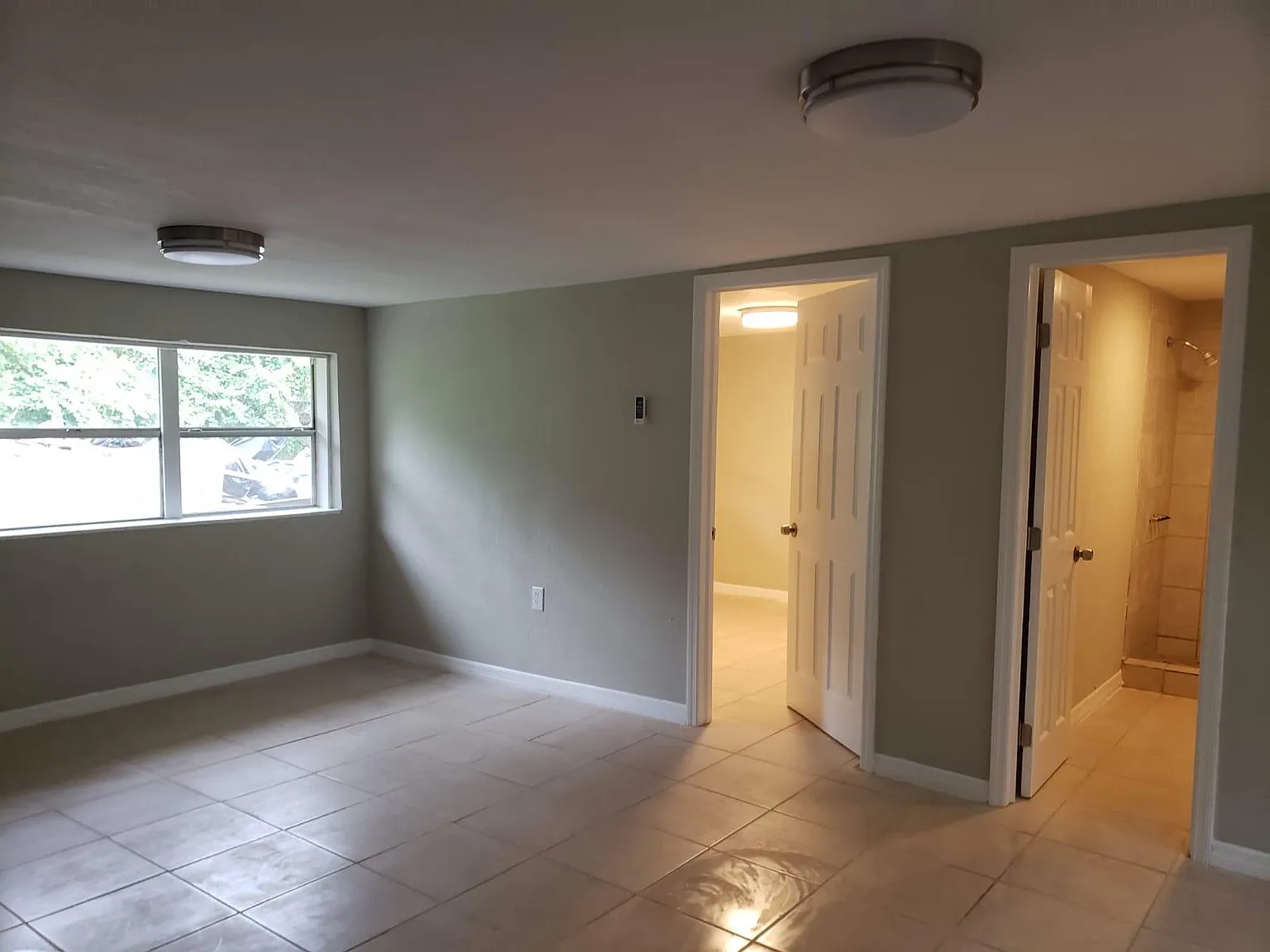 1 bed, 800 sqft, $1,050 — Photo 3