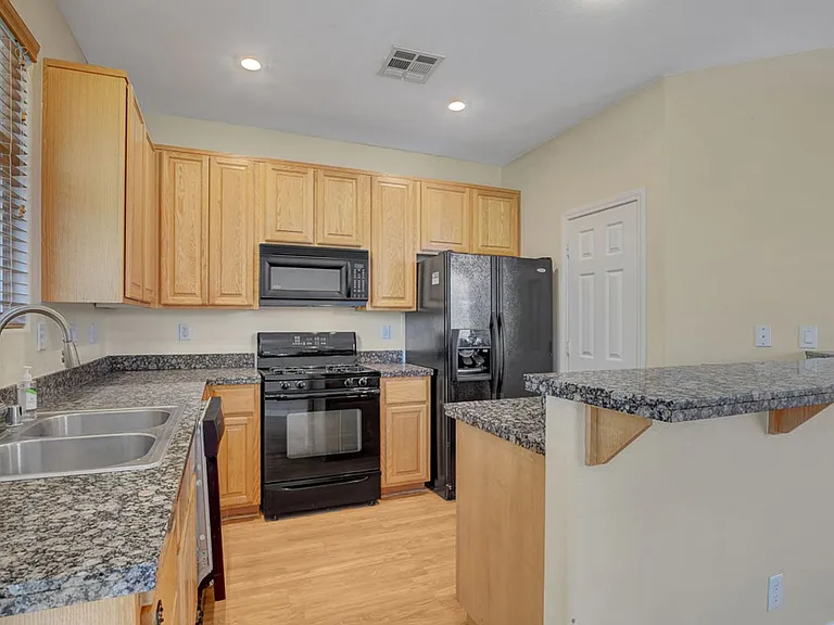 8737 Radiant Ruby Ave — Photo 11